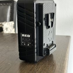 RED V Mount Dual Charger