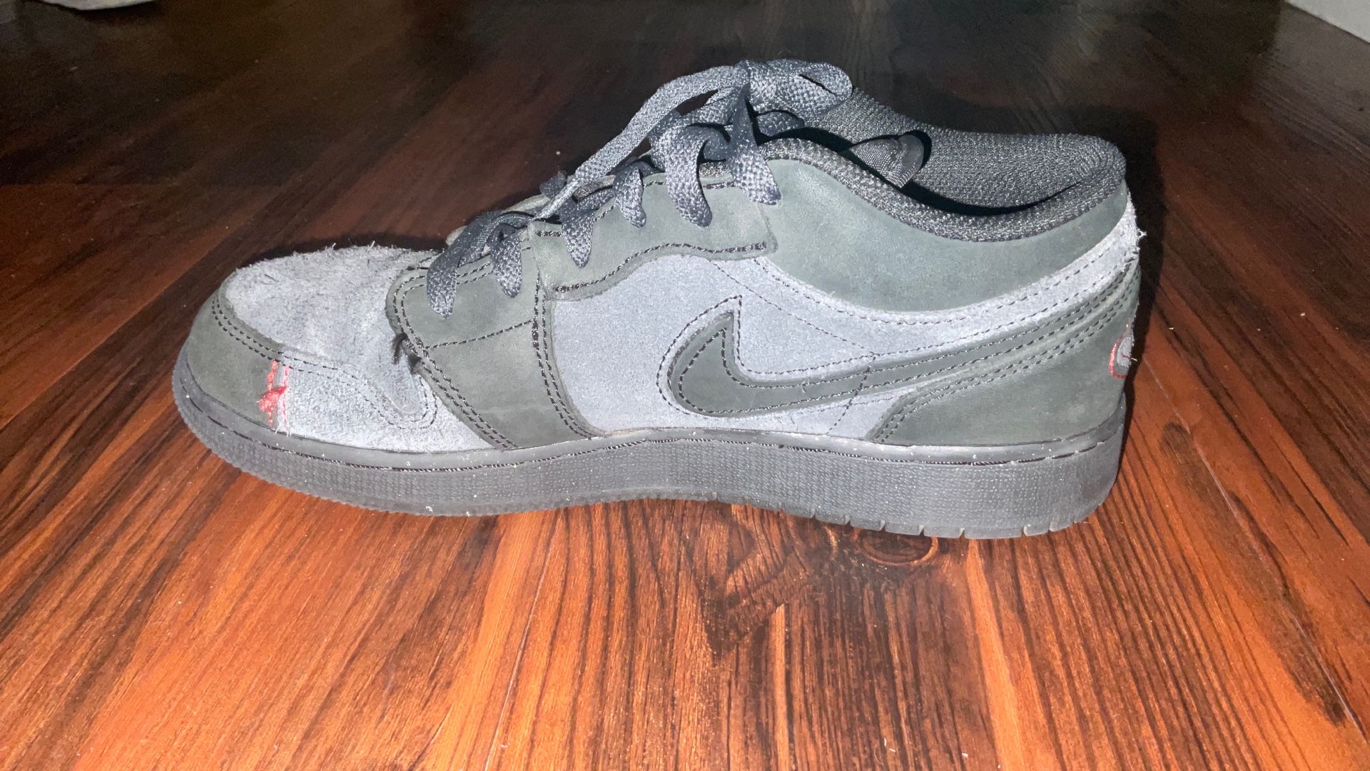 jordan 1 low se craft dark smoke grey varsity red