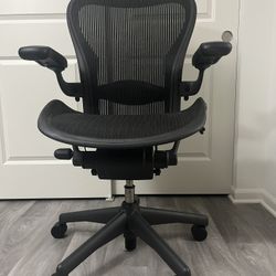 Herman Miller Aeron Size C Fully Loaded - Very Good