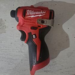 Milwaukee M12 driver