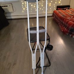 CRUTCHES 