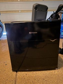 Mini fridge