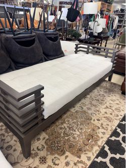 Highend beautiful day bed - Retail: $7200