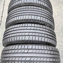 225/60/18 Vendo Un Set De Llantas Marca Michelin Con Un 80% De Vida Las 4