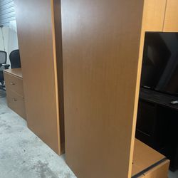2 Desk With Key And File Cabinet 