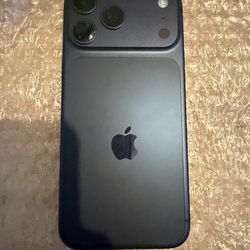 iPhone 17 pro max 256gb UNLOCKED(oem 🍏) clean Imei 🪫 health 100% like new conditions no box or accessories phone only $1,100