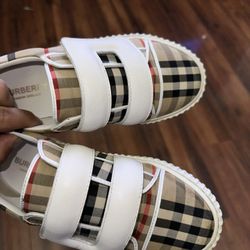Burberry Size 2.5 Boys