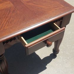 Nice  End Table  In Great Condition  $75 