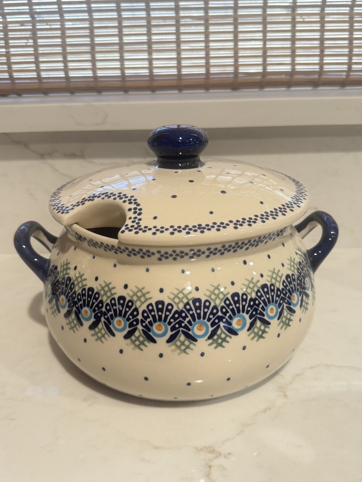 Boleslawiec Polish pottery stoneware tureen, 3.5 quart