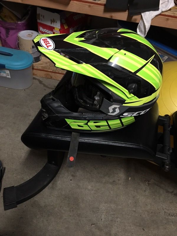 Bell helmet with goggles