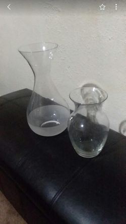 2 GLASS FLOWER VASES IN EXCELLENT COSMIC CONDITION, ASKING $12
