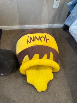 Hunny Pot Cat Bed