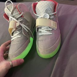 Nike Yeezy platinum 11