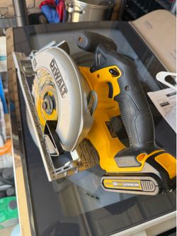 Dewalt 20v Circular Saw ( battery included )