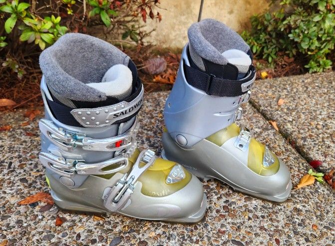 Salomon Woman's Ski Boots Size 6.5