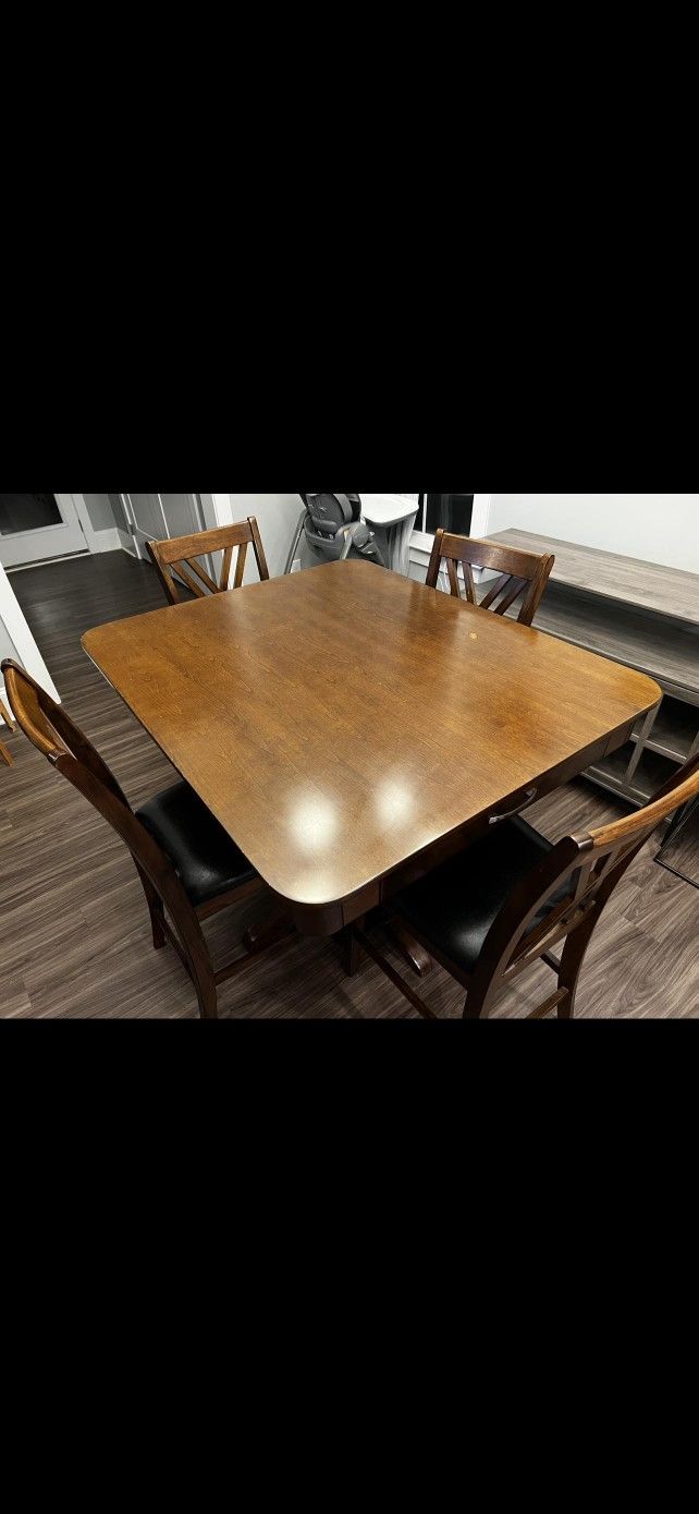 Hightop Table & 4 Chairs