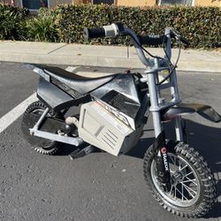 Razor Mx 400.  New Batteries 