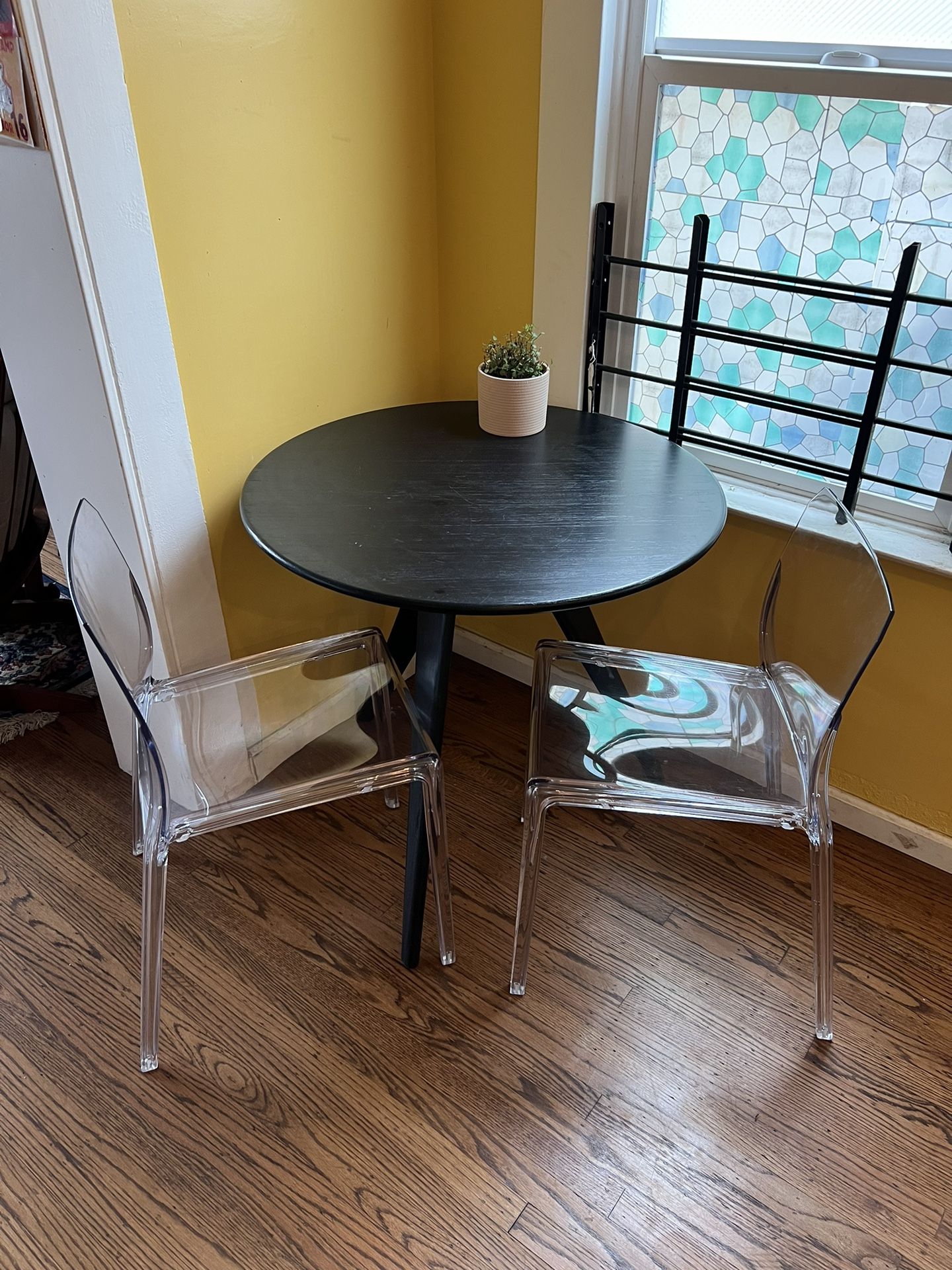Breakfast Table And Italian Clear Chairs 