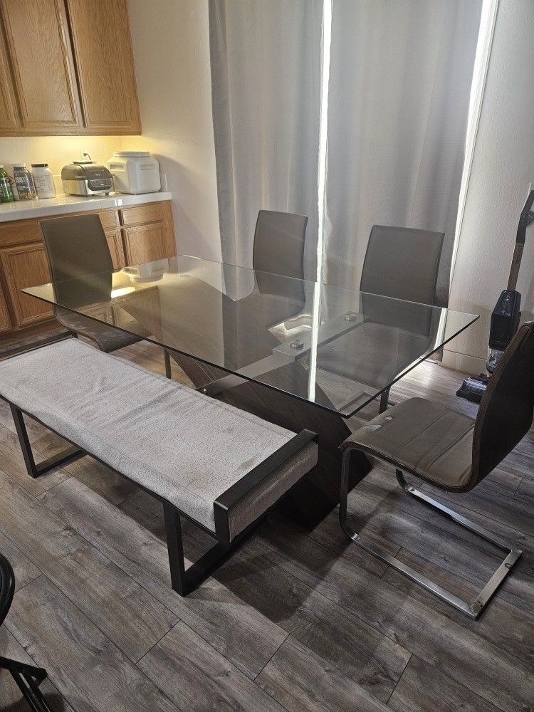 Contemporary Dining Table And Chairs