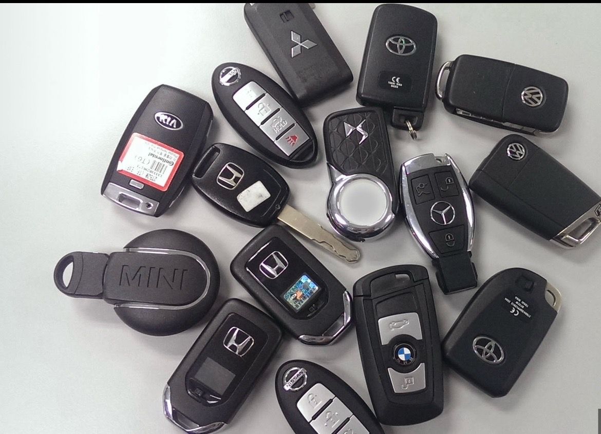 Kia key fob Toyota key fob Hyundai key fob Mini Cooper key fob Nissan key fob Bentley key fob Ford key fob Chevrolet key fob Bmw key fob