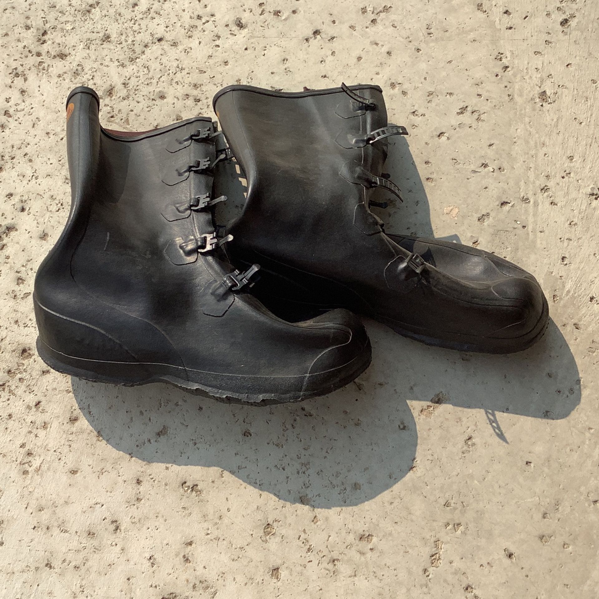 LaCrosse Black Waterproof Construction/Concrete 5-Buckle Boot Over Shoes (Men’s Size 10) Black