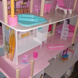 Doll House (MAKE BEST OFFER)