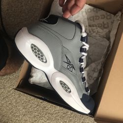 Allen Iverson Reeboks Size 5.5