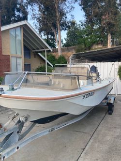 Boston Whaler 1977