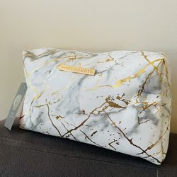 Vince camuto deals makeup bag