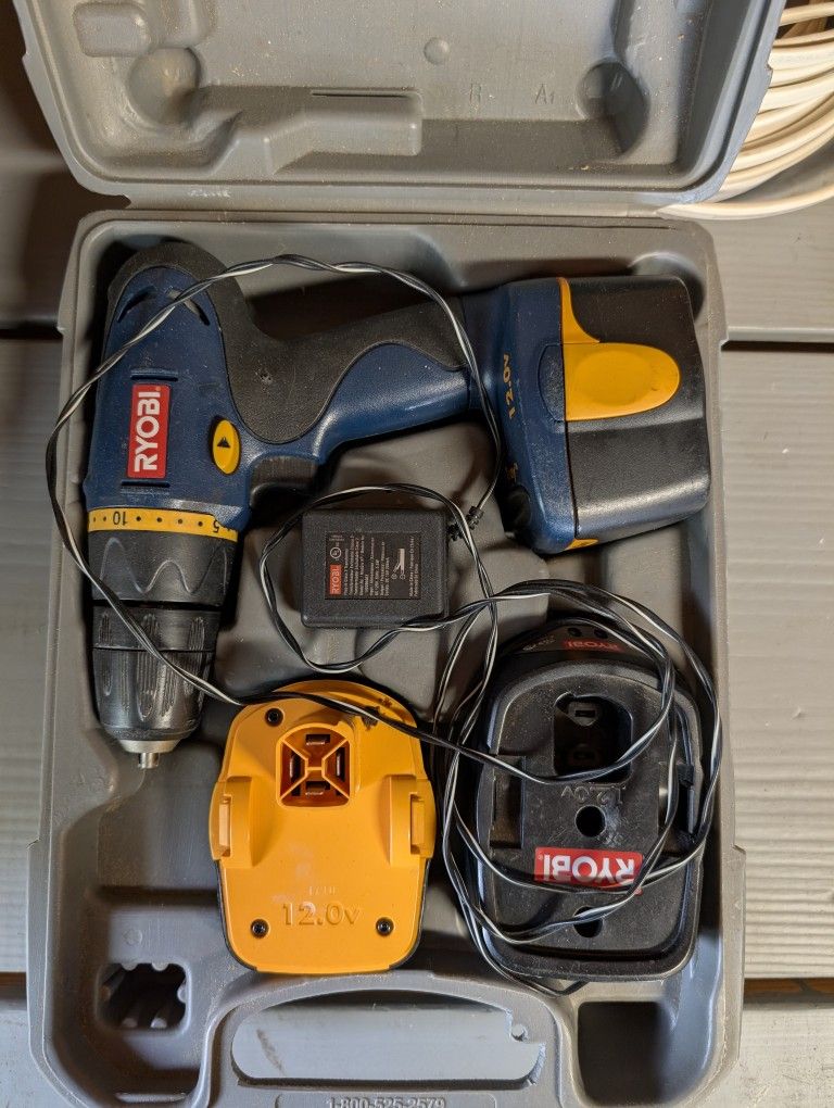Ryobi 12.0.v Cordless Drill With Extra Battery And Case