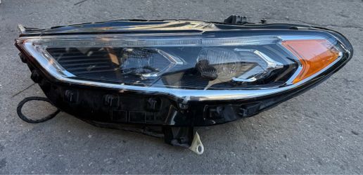 2019 Ford Fusion left headlight