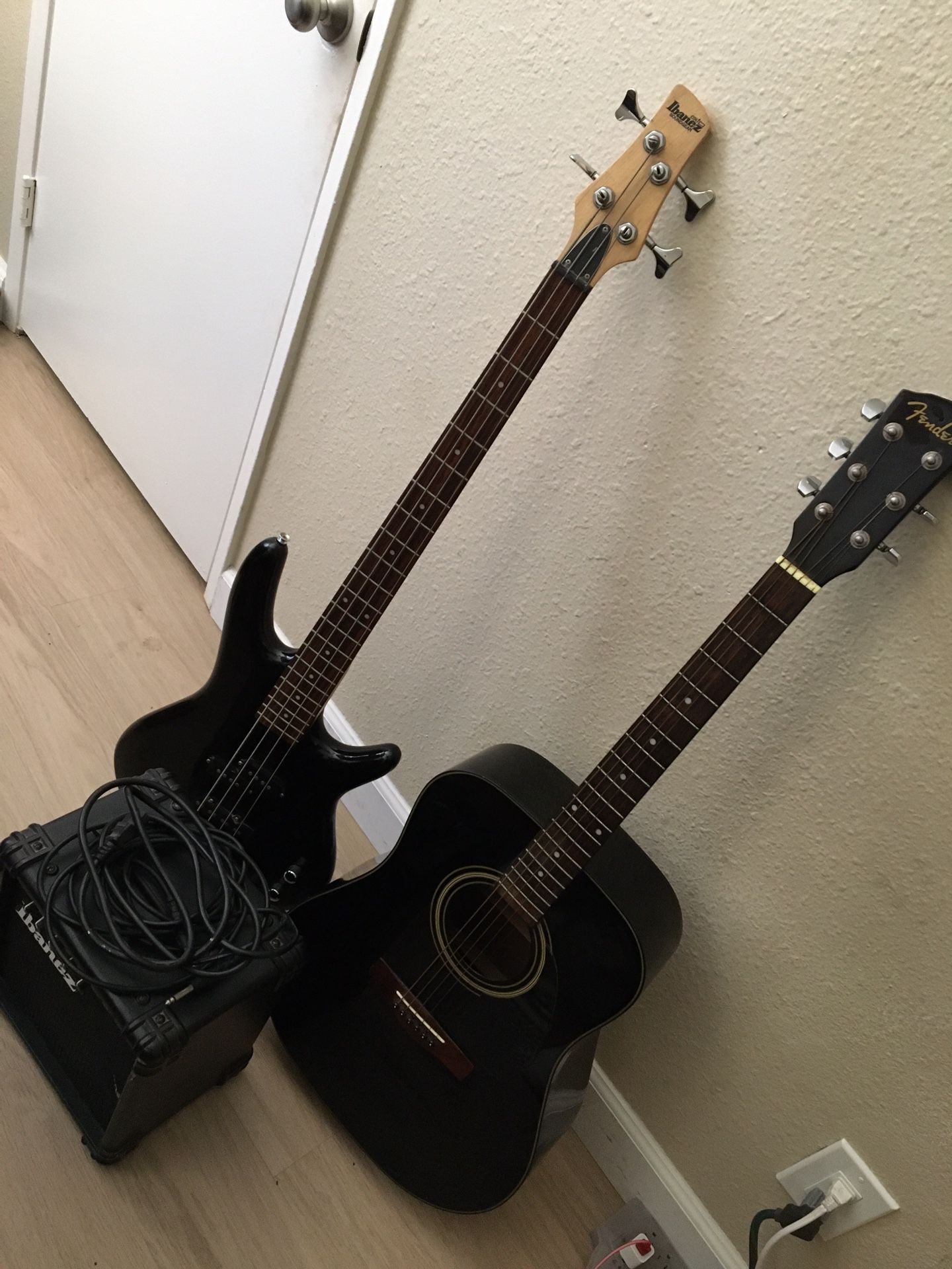 Fender Electric Acustic Gio Ibanez Bass Guitar and Ibanez Speaker Amp
