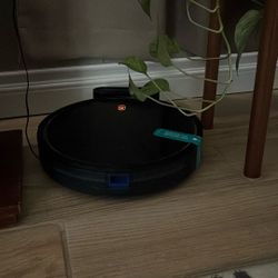 Eufy RoboVac 11S (Model T2108) – Works Great, All Accessories Included