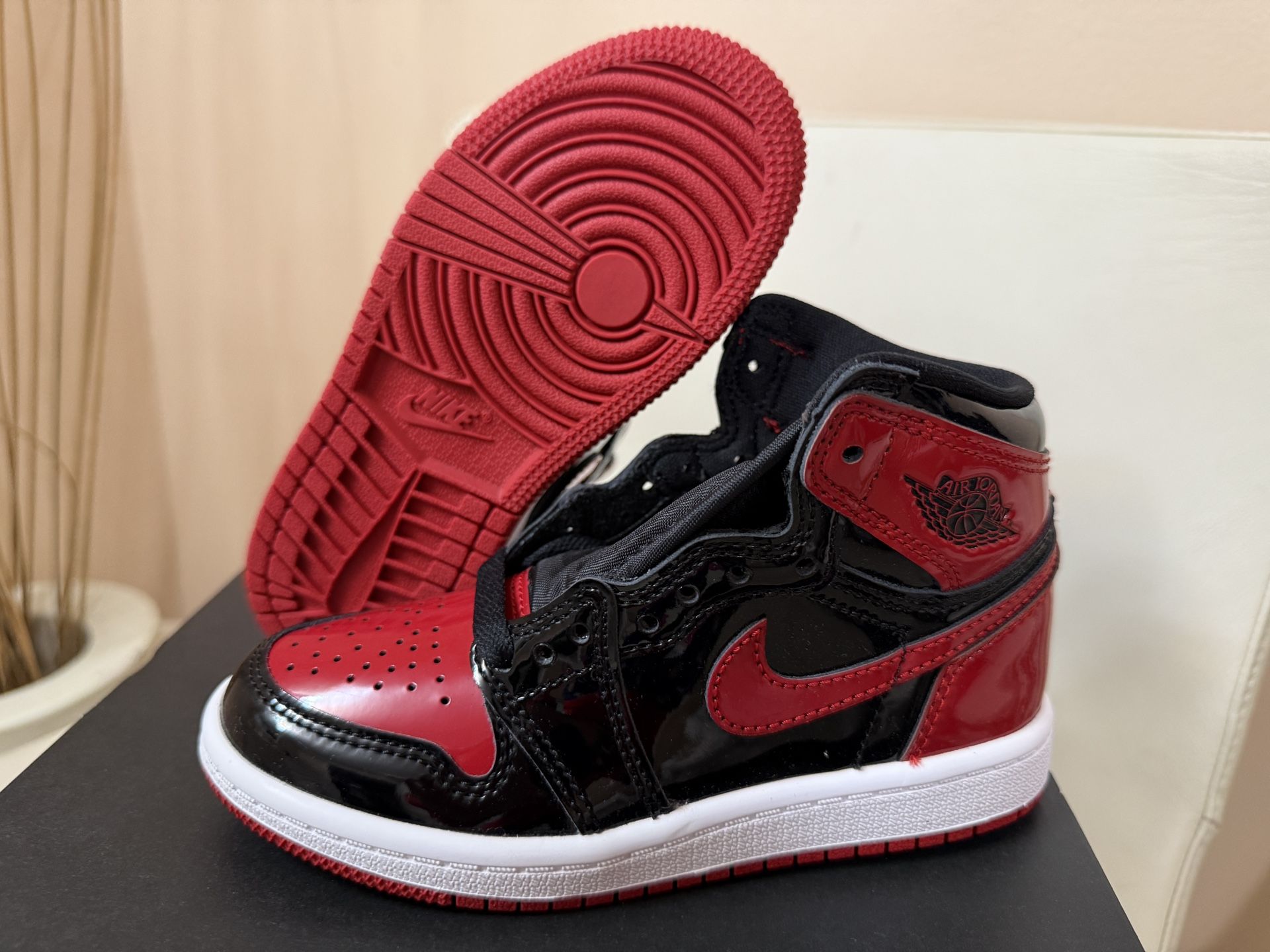 Air Jordan Retro 1 Bred Patent Pre School Size 11c Available