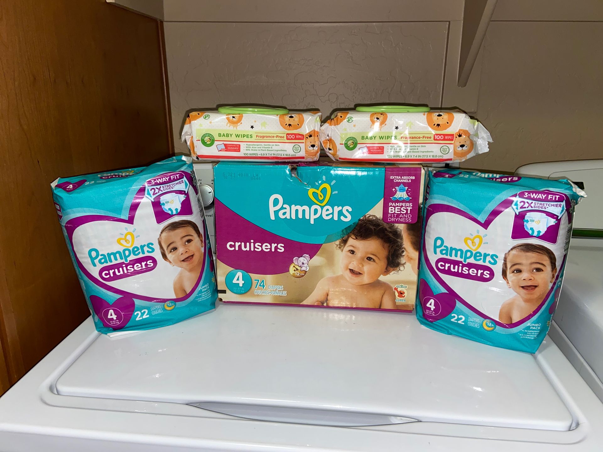 Pampers Size 4 Bundle Price is Firm 118 Diapers/ 200 Wipes