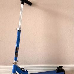 Fun Kids Foldable Scooter – Height  3-4 Feet – Lights – Excellent Condition