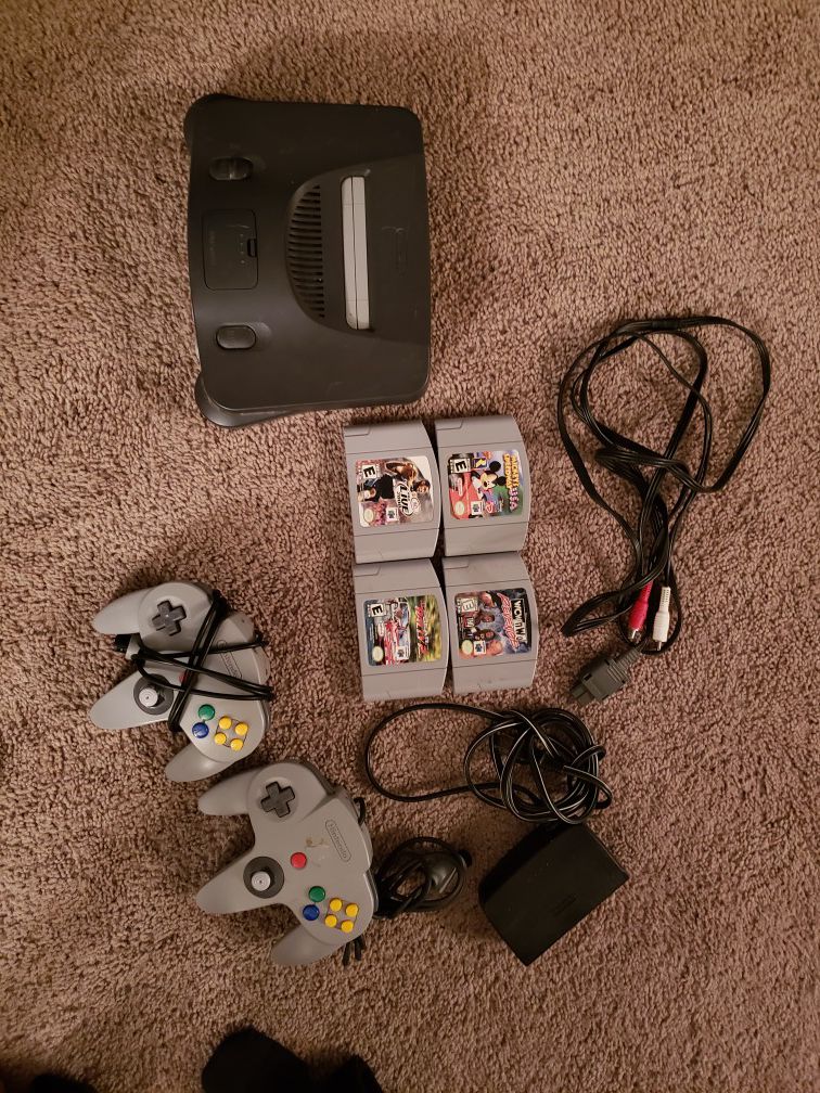 Nintendo 64 with 4 games and 2 remotes