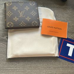 mens LV bifold wallet 