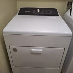 Whirlpool Electric Dryer With Wrinkle & Steam Refresh Cycle.