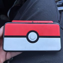Nintendo 2DS XL PokeBall Edition