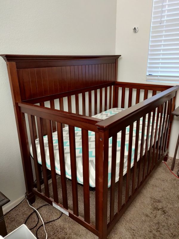 THE MDB FAMILY 4 in 1 CONVERTIBLE CRIB for Sale in Phoenix, AZ OfferUp