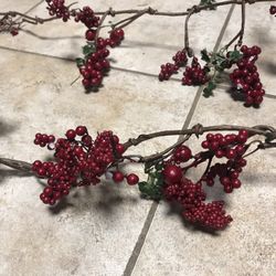 Christmas decoration 6 foot long Berry Garland