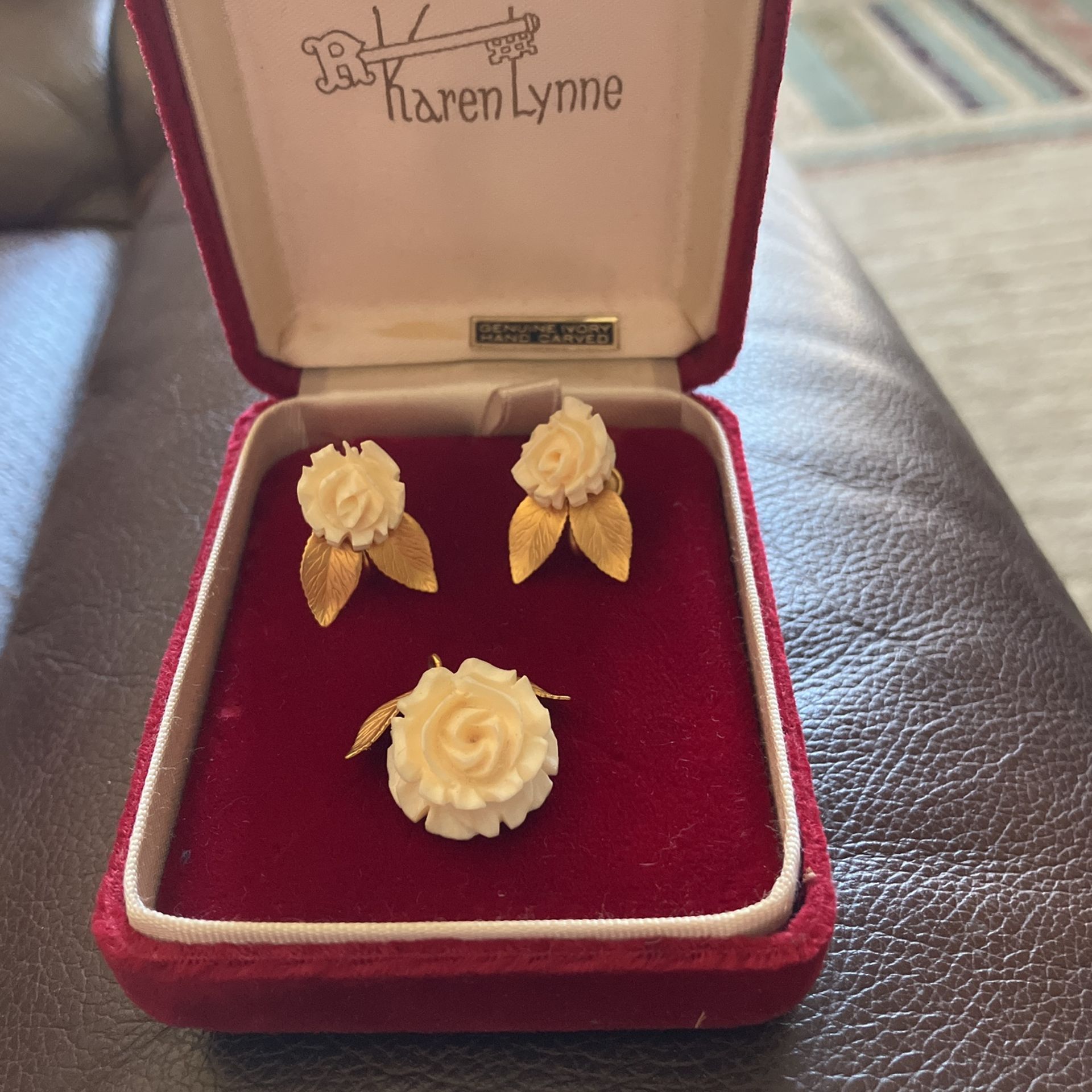 Ivory Jewelry Set