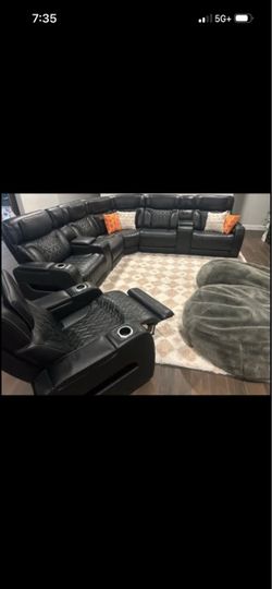 Rooms To Go Encore Triple-Power Reclining Sectional + Recliner – Like New – Free Delivery