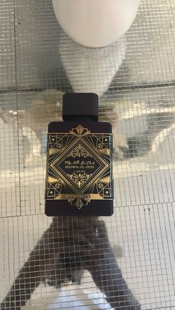 Bade’e Al Oud Amethyst – Luxury Fragrance Bottle Display