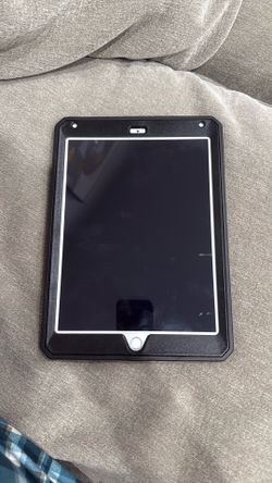 Ipad 5th generation, grey,