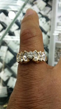 14k Gold Engagement ring 1ct diamonds total 4.6 grams
