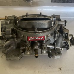 Edelbrock Carburetor 1405  600cfm Manual Choke