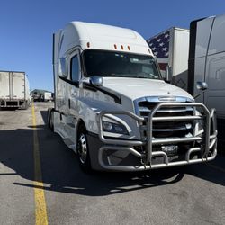 Freightliner cascadia 2021. ODO 815 000 Miles. Engine Is Locked. 