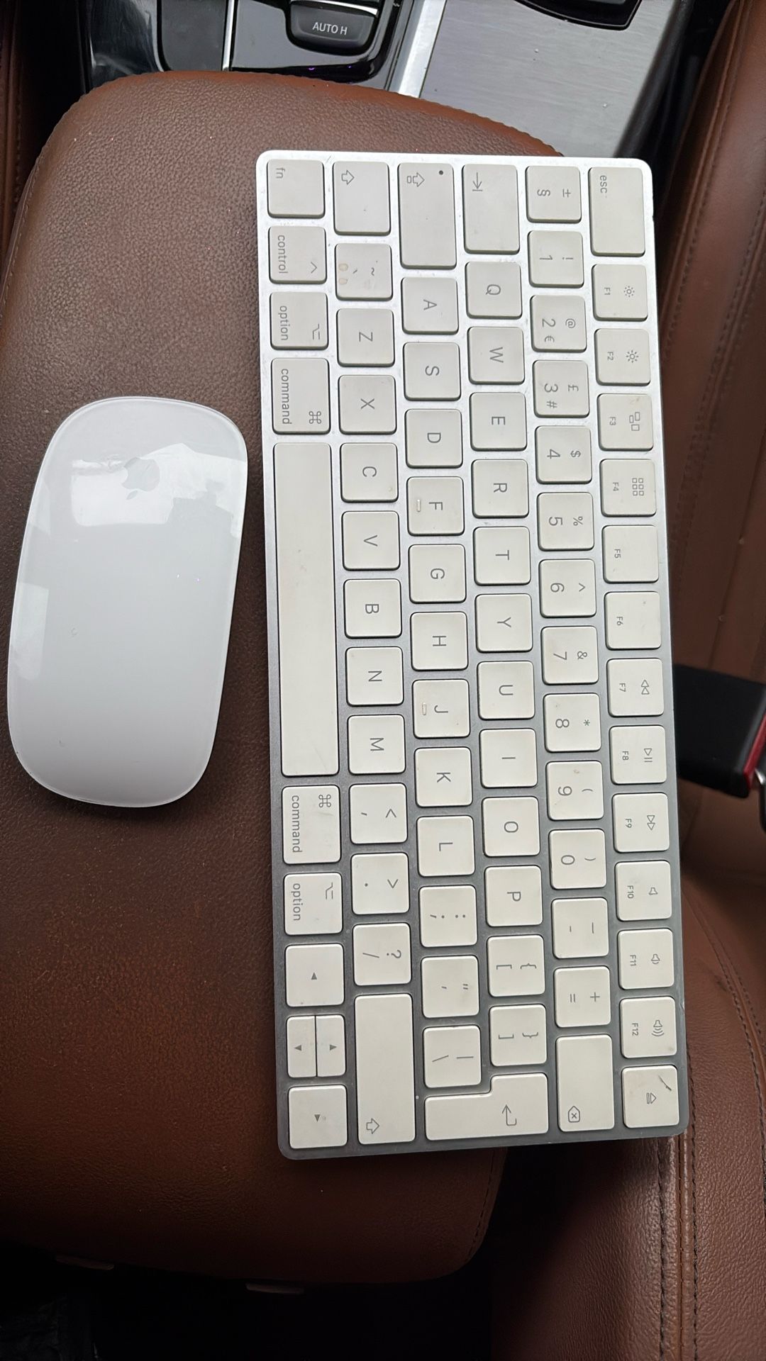 APPLE KEYBOARD & MOUSE